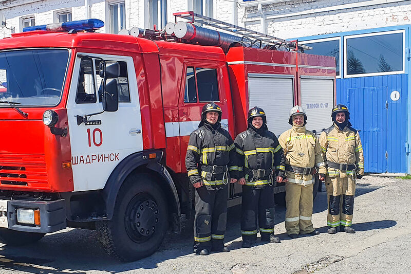 В Шадринске пожарные спасли женщину и двоих детей