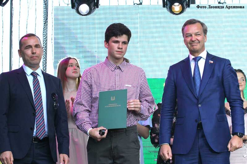 Курганский школьник написал два ЕГЭ на 100 баллов