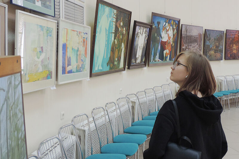 В КОДНТ выставлены работы преподавателей, выпускников и учащихся ДХШ имени Илюшина