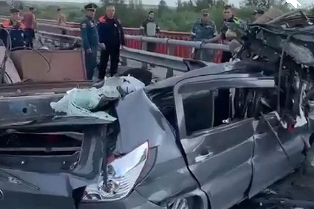 В массовой аварии на Омском мосту погибла девушка