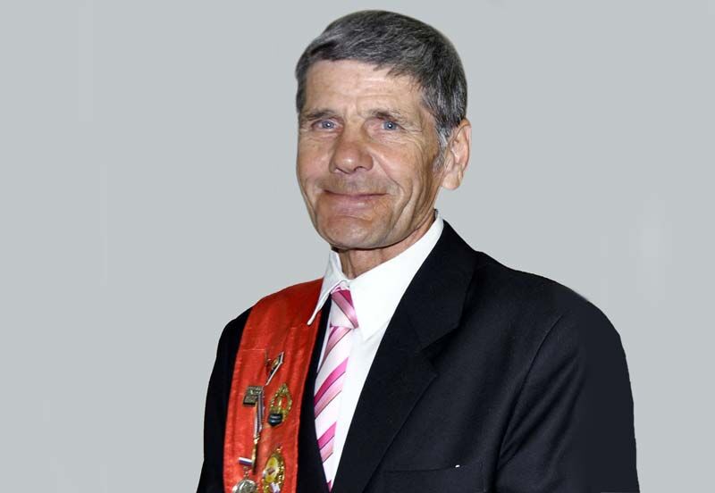 В Кургане установили памятник на могиле марафонца Ивана Кубасова, похороненного «под номером»