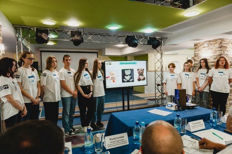 На Всероссийском инженерном конкурсе победил проект с участием курганских школьниц