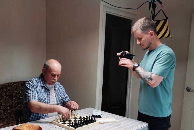 Видеограф из Кургана снял социальный ролик о том, как незрячие люди воспринимают мир через искусство