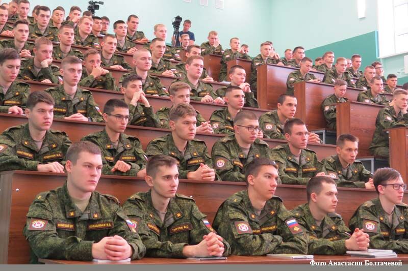 Курганские курсанты военного учебного центра встретились с участником спецоперации