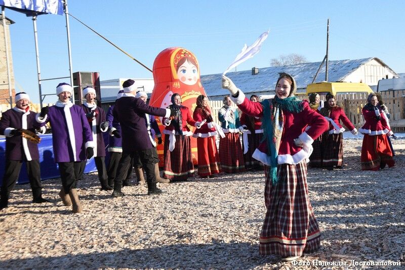 На «Михайловском торжке» курганцев ждёт дегустация жареного поросёнка