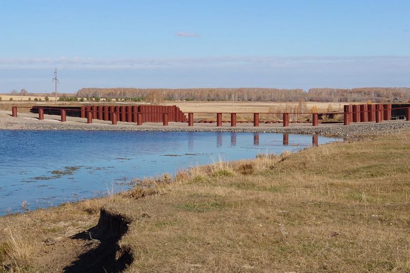 Ремонт дамбы через реку Мендеря в Курганской области завершится в следующем году