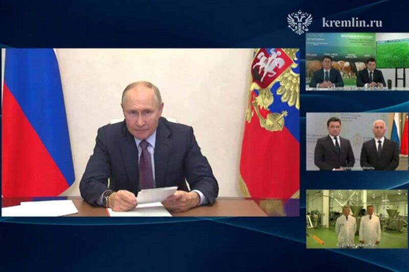 Владимир Путин дистанционно открыл племенной репродуктор индейки в Тюменской области