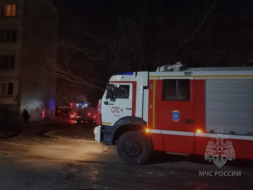 В Кургане при пожаре в пятиэтажке спасли 19 человек