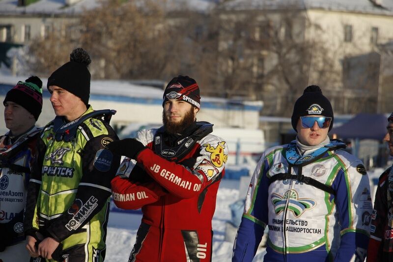 Шадринец Дмитрий Солянников завоевал «золото» в полуфинале чемпионата России по мотогонкам на льду