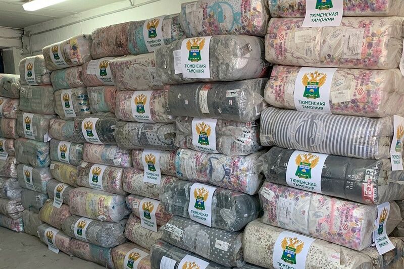 В Курганской области конфискованную на таможне одежду впервые передали нуждающимся