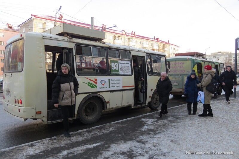 Кондуктор и водитель автобуса в Кургане помогли потерявшемуся ребенку