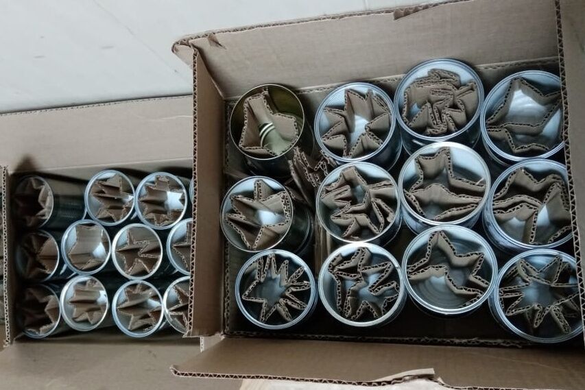 Жители курганского города отправили на передовую несколько коробок блиндажных свечей