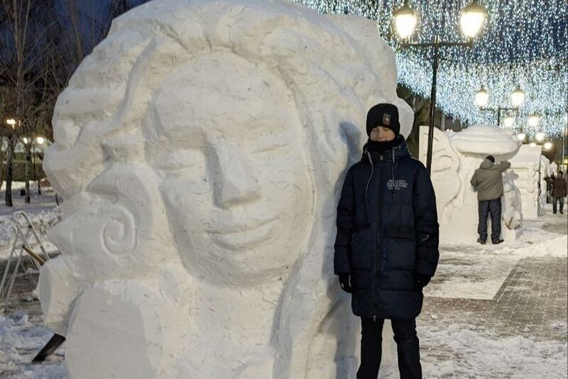 В курганском горсаду мастера продолжают работать над снежными фигурами