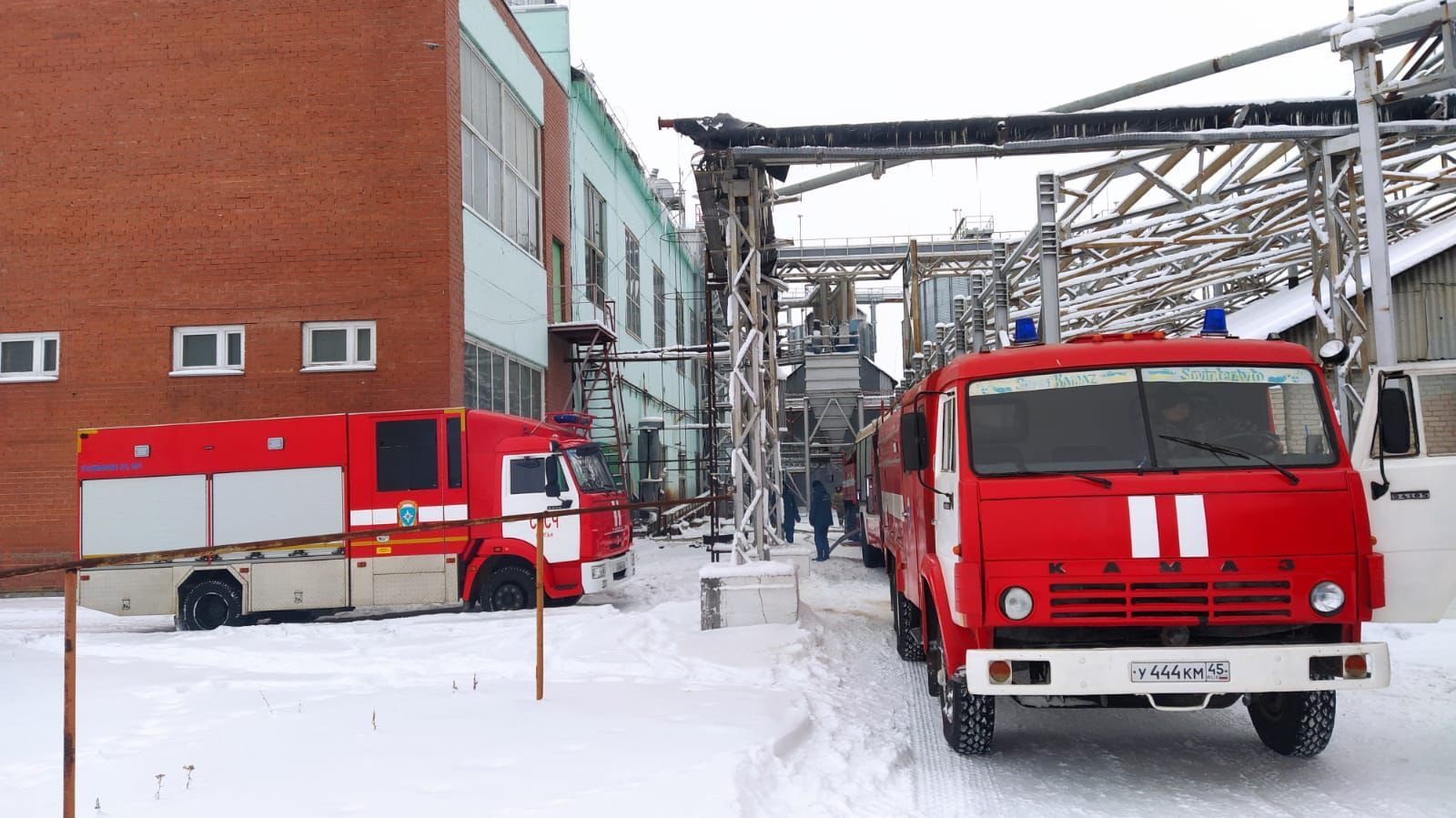 На заводе масел в селе Менщиково ликвидирован пожар на площади 600 квадратных метров