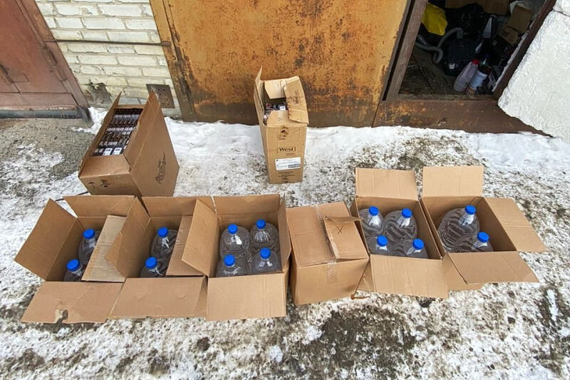 Полиция нашла в Кургане более 200 литров сомнительной спиртосодержащей жидкости