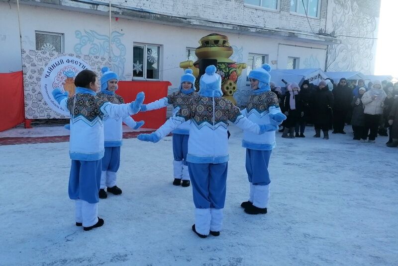 Курганцев напоили редкими видами зауральского чая