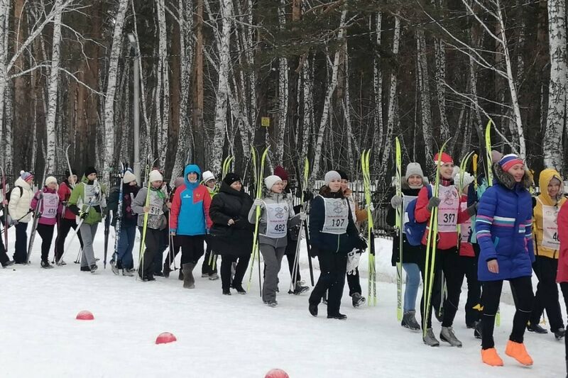 Курганские педагоги приняли участие в лыжной гонке
