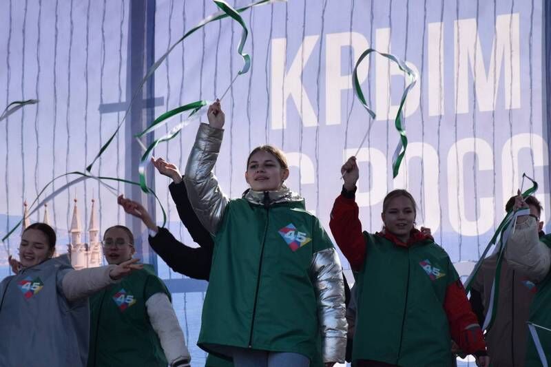 В Кургане прошел праздничный концерт в честь годовщины воссоединения Крыма с Россией