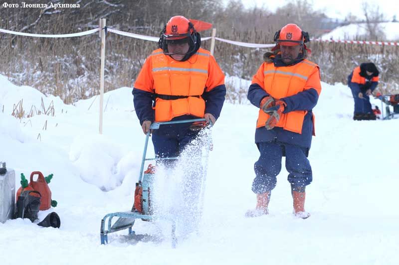 На Тоболе начали распиливать лед