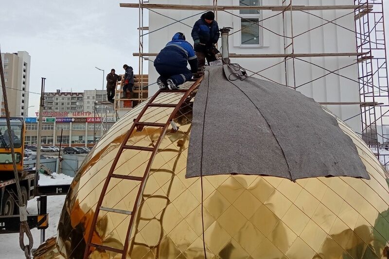 На колокольне Троицкого собора в Кургане появился купол