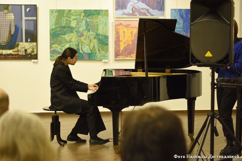 В курганском художественном музее открылась весенняя выставка