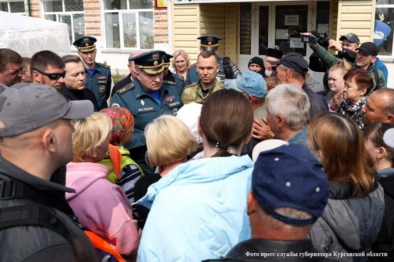Глава МЧС посетил пострадавшее от пожара село Юлдус в Курганской области