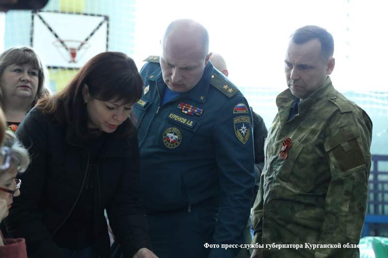 Министр МЧС приехал к курганским погорельцам