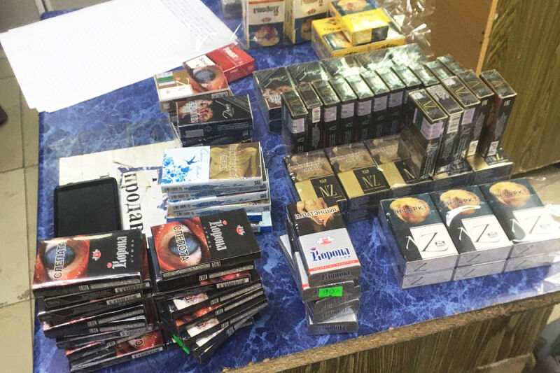Полицейские изъяли у курганца почти 16 тысяч безакцизных пачек сигарет