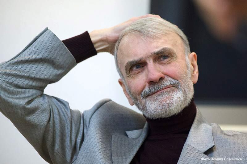 Его часы всегда идут на десять минут вперёд