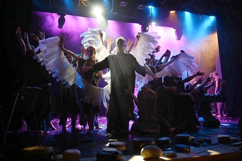 Ребята из курганской школы «Инклюзион» выступили на одной сцене с известными артистами