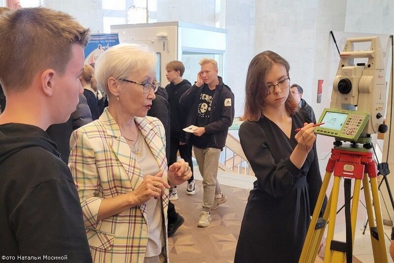 На ярмарке трудоустройства курганцы могли найти работу за 30 и 120 тысяч рублей