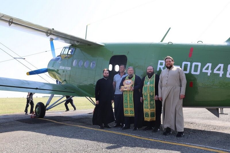 Над Курганом состоялся воздушный крестный ход с мощами Георгия Победоносца