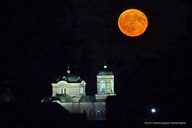 В августе можно увидеть два полнолуния