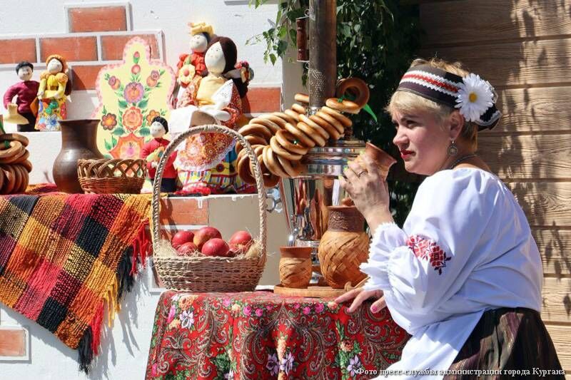 Александровская ярмарка, фестиваль японского кино, спектакли и выставки