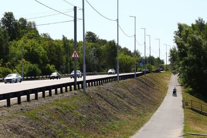 В Кургане вдоль шоссе Тюнина наводят порядок после пожаров