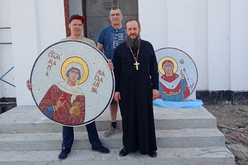 На колокольню рядом с Троицким собором в Кургане устанавливают мозаичные фрески