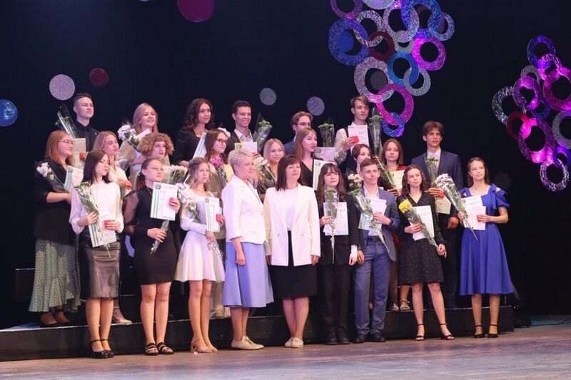 В Кургане чествовали лучших выпускников