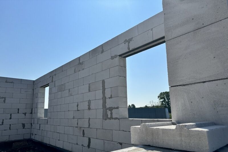 В деревне Логоушка контролируют качество строительства домов для погорельцев