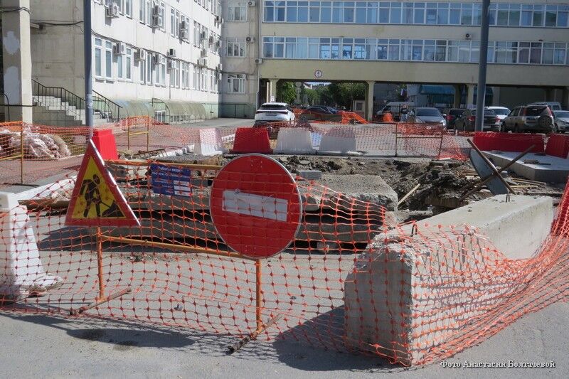 В Кургане продолжают устранять порывы по улице Пушкина