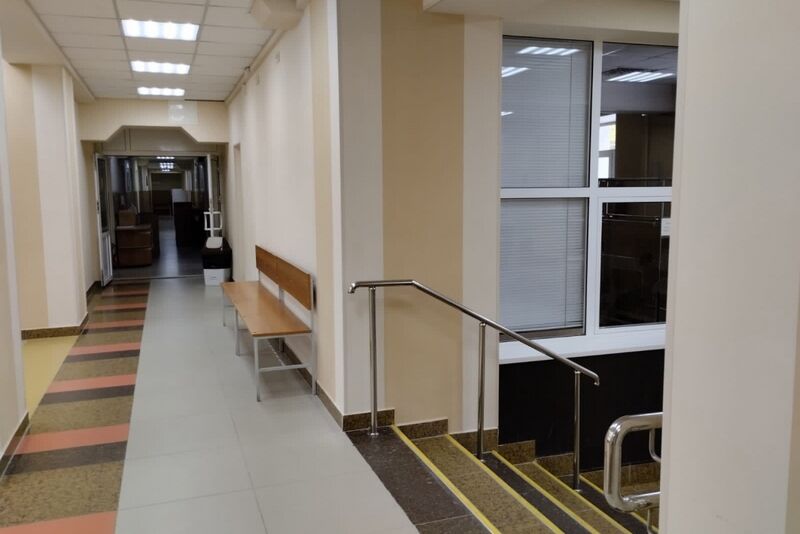 В Курганской детской поликлинике закончили ремонт регистратуры