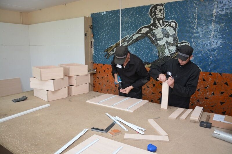 В Кургане осужденные изготовят мебель для больниц