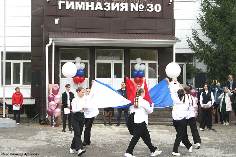 Курганский губернатор похвалил первоклашку из гимназии №30 за душевное исполнение гимна