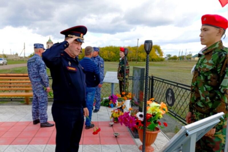 В Кургане увековечили память погибшего спецназовца