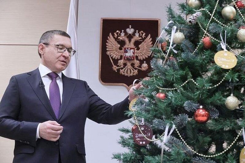 Владимир Якушев дал старт акции «Ёлка желаний» в УрФО