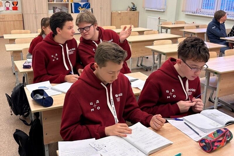 Курганские юные математики вернулись с наградами из Пскова