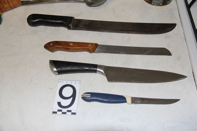 Зауралец угрожал гостю ножом, чтобы получить деньги за алкоголь и закуску