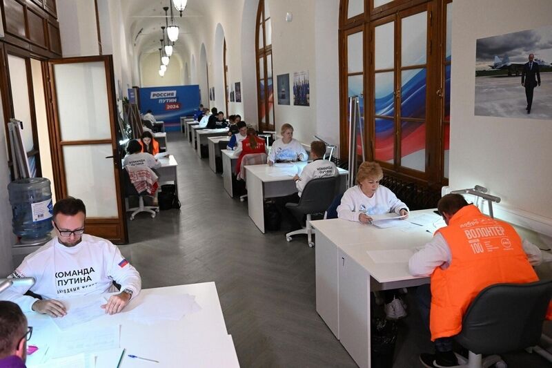 Открылись кол-центр и общественная приемная избирательного штаба Владимира Путина