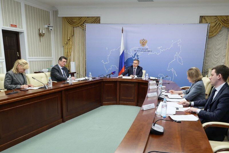 Уральский полпред обсудил с губернаторами УрФО меры поддержки многодетных семей