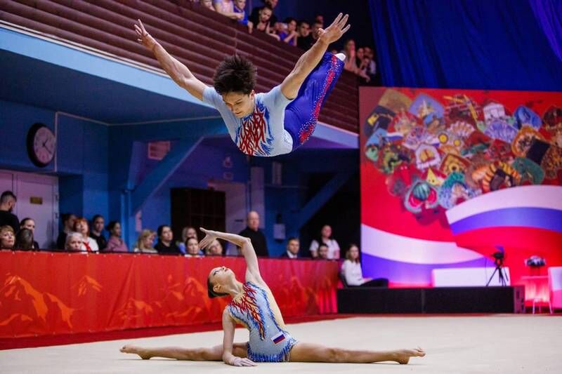 Курганские акробаты выступили на первенстве России