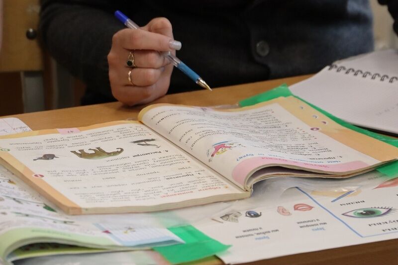 Школьники в курганских эвакопунктах продолжают учиться